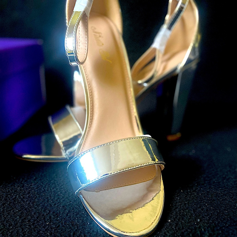 Ninetin Gel. Party, Wedding, Fashion Shoe. Size 10 closure: buckle Color Silver.